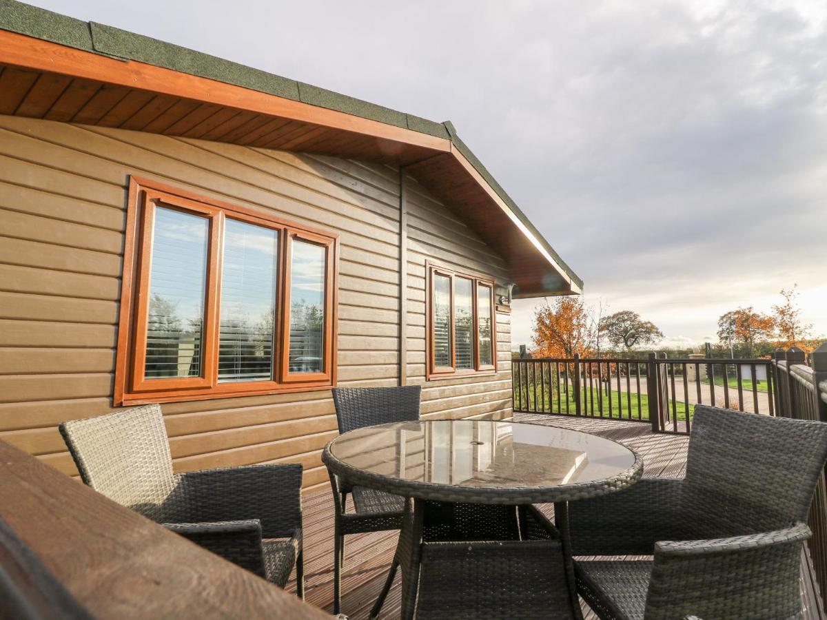 Oakwood Lodge York Exterior photo